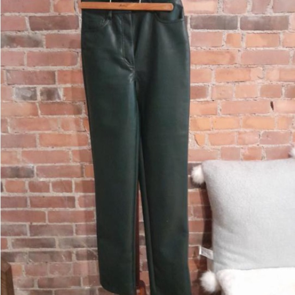 Aritzia Wilfred Melia forest green vegan leather pant size 4.